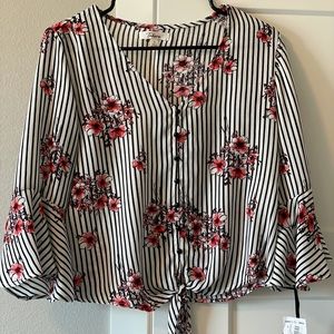 ✨NEW WITH TAGS✨ Takara Women’s Front Tie Blouse